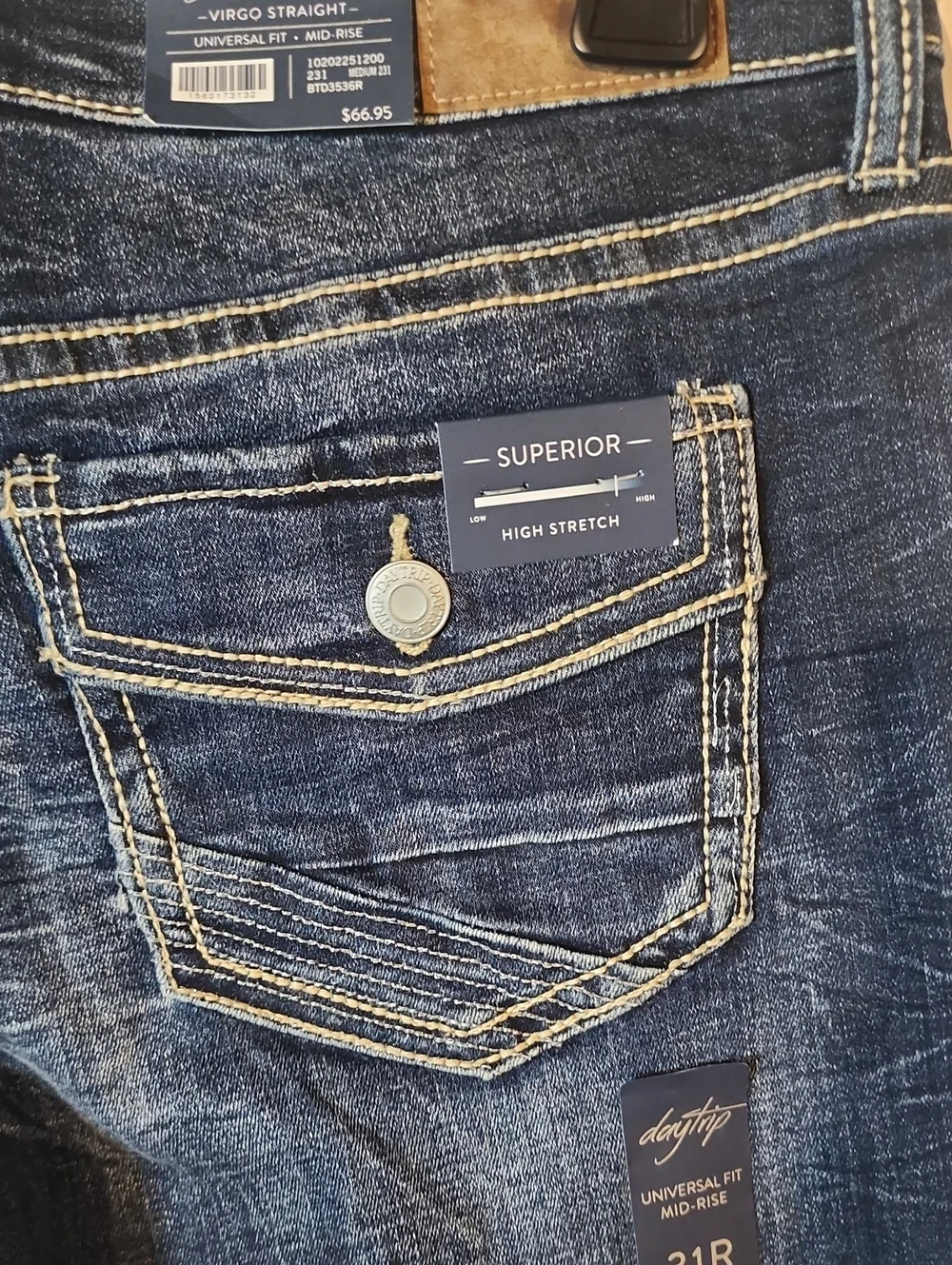 Daytrip Virgo Straight Jeans NWT Size 31
